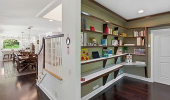 15 Chardonnay Ter, Bedford, NH 03110