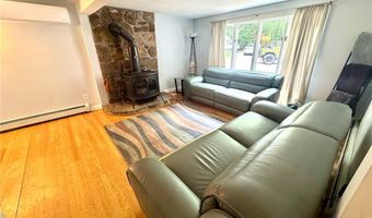 542 Main St, Hopkinton, RI 02833