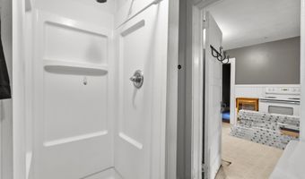 41 Old Farms Rd, Avon, CT 06001