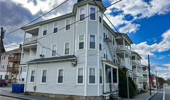 176 RAILROAD St, Lincoln, RI 02838