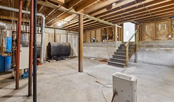 472 Dunn Rd, Belgrade, ME 04917