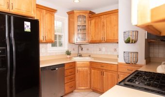25 S Valley Rd, Bayonne, NJ 07035