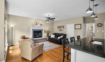 1136 New Ballwin Oaks Dr, Ballwin, MO 63021