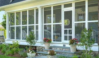 84 Rodman St, Narragansett, RI 02882