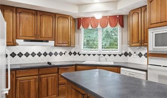 7 Foxwood Dr, Lincoln, RI 02865