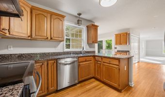 40 Nathan Hale Ct, Cheshire, CT 06410