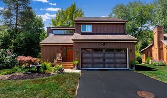 7 Hummingbird Ln, Amherst, NY 14228