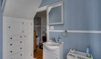16 Bethune St, Alexandria Bay, NY 13607