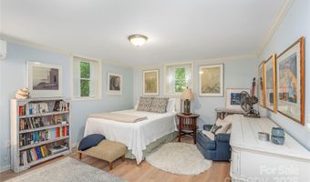 24 Woodcrest Rd, Asheville, NC 28804