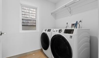 525 AVENUE E 1, Bayonne, NJ 07002