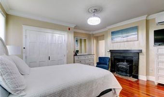 35 Pelham St A, Newport, RI 02840