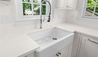 75 Bridge St, Newport, RI 02840
