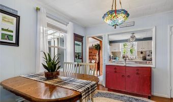 25 Renfrew Ave, Middletown, RI 02842