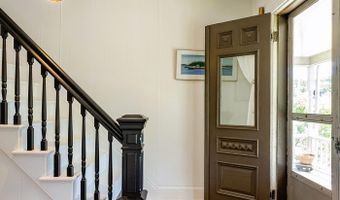 21 Elm St, Belfast, ME 04915