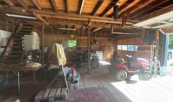 121 Main Rd, Abbot, ME 04406