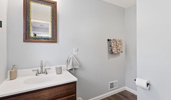 573 Sumner Ave, Belford, NJ 07718