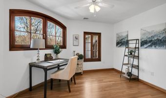 160 Pelican Rd, Middletown, NJ 07748