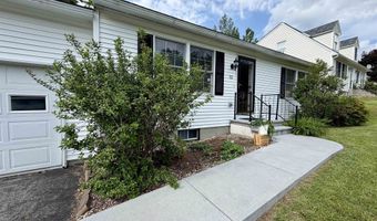 32 Albe Dr, Bennington, VT 05201