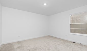 1014 Dr. John Burkey, Algonquin, IL 60102