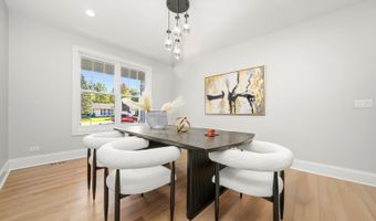 1418 W Maude Ave, Arlington Heights, IL 60004