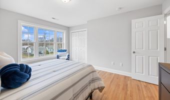 48 Willow St, Cheshire, CT 06410