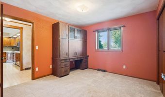 1108 2nd St SW, Dyersville, IA 52040