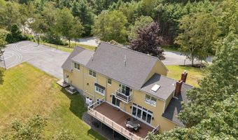 4 Victoria Ln, Falmouth, ME 04105