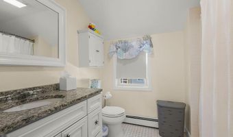 45 Crescent Rd, Middletown, RI 02842