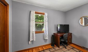 300 S Oak St, Anamosa, IA 52205
