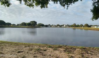 901 Laurel Cir, Barefoot Bay, FL 32976