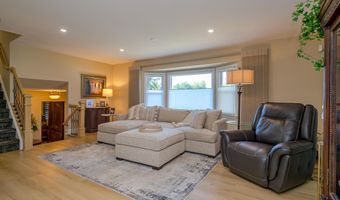 38 Holly Dr, Parlin, NJ 08859