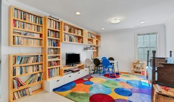 18 AVON Rd, Warren, NJ 07059