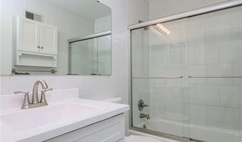830 Westrun Dr, Ballwin, MO 63021