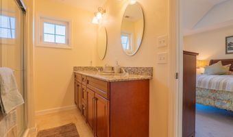 12 Oak Meadows Dr 12, Brookfield, CT 06804