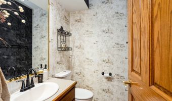 800 Scenic View Blvd, Altoona, IA 50009