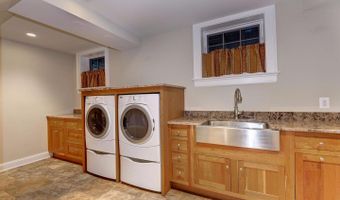 4706 32ND St N, Arlington, VA 22207