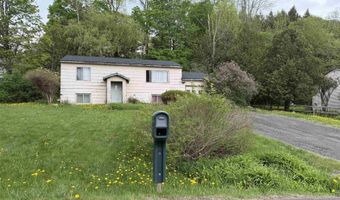 7 Meadow Wood Dr, Barre, VT 05654