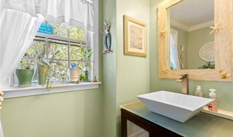 3 Jones Ave, Bristol, RI 02809