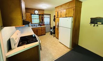 77 Griswold Dr, Rockingham, VT 05101