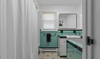 6 Wabasso Ter, Middletown, RI 02842