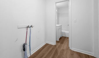 411 S Hutchinson Ave, Adel, GA 31620