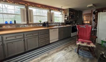 7 Howard Siding Ln, Abbot, ME 04406