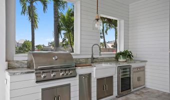 625 BALIBAY Rd, Apollo Beach, FL 33572