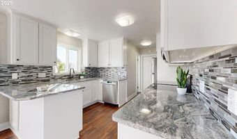 425 MEMORY Ln, Brookings, OR 97415