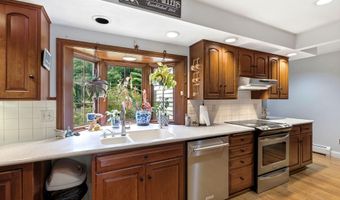 11 Wendover Way, Bedford, NH 03110