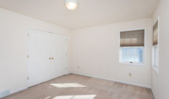 4 Hilander Dr, Albany, NY 12211