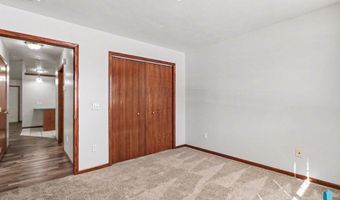 412 N 9th Ave, Brandon, SD 57005