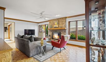 2409 E Greshan Ct, Arlington Heights, IL 60004