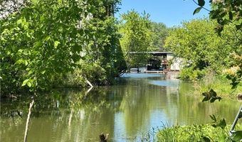 8 2nd St, Alexandria Bay, NY 13607