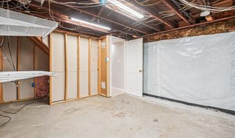 121 S FENWICK St, Arlington, VA 22204